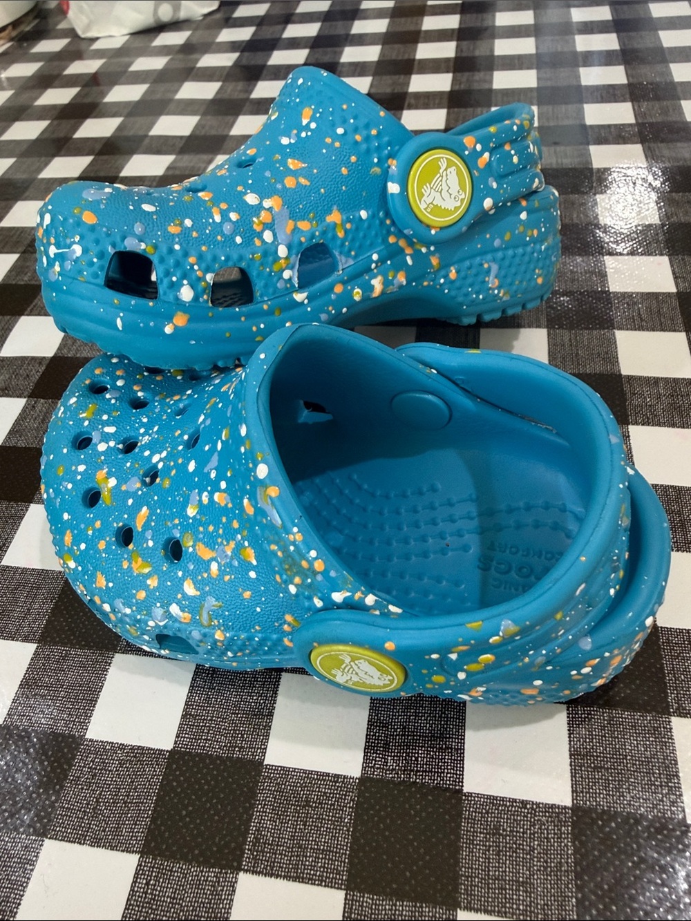 CROCS Kids Classic Clog in Turquoise with White & Orange Splatter
